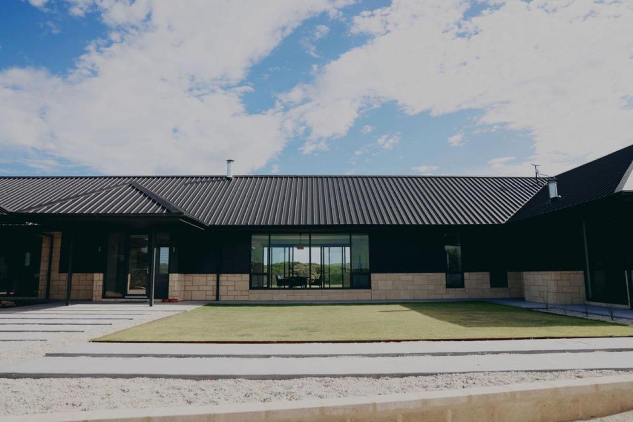 Stony Rise Lodge โรบ ภายนอก รูปภาพ